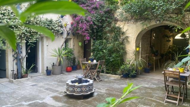 Le Grand Rouget Lägenhet Beaucaire  Exteriör bild